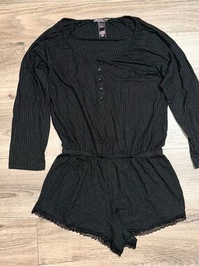 Victoria's Secret Romper Women’s Size Small Long Sleeve Black